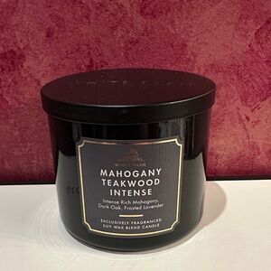White Barn Mahogany Teakwood Intense Candle - Black and Gold